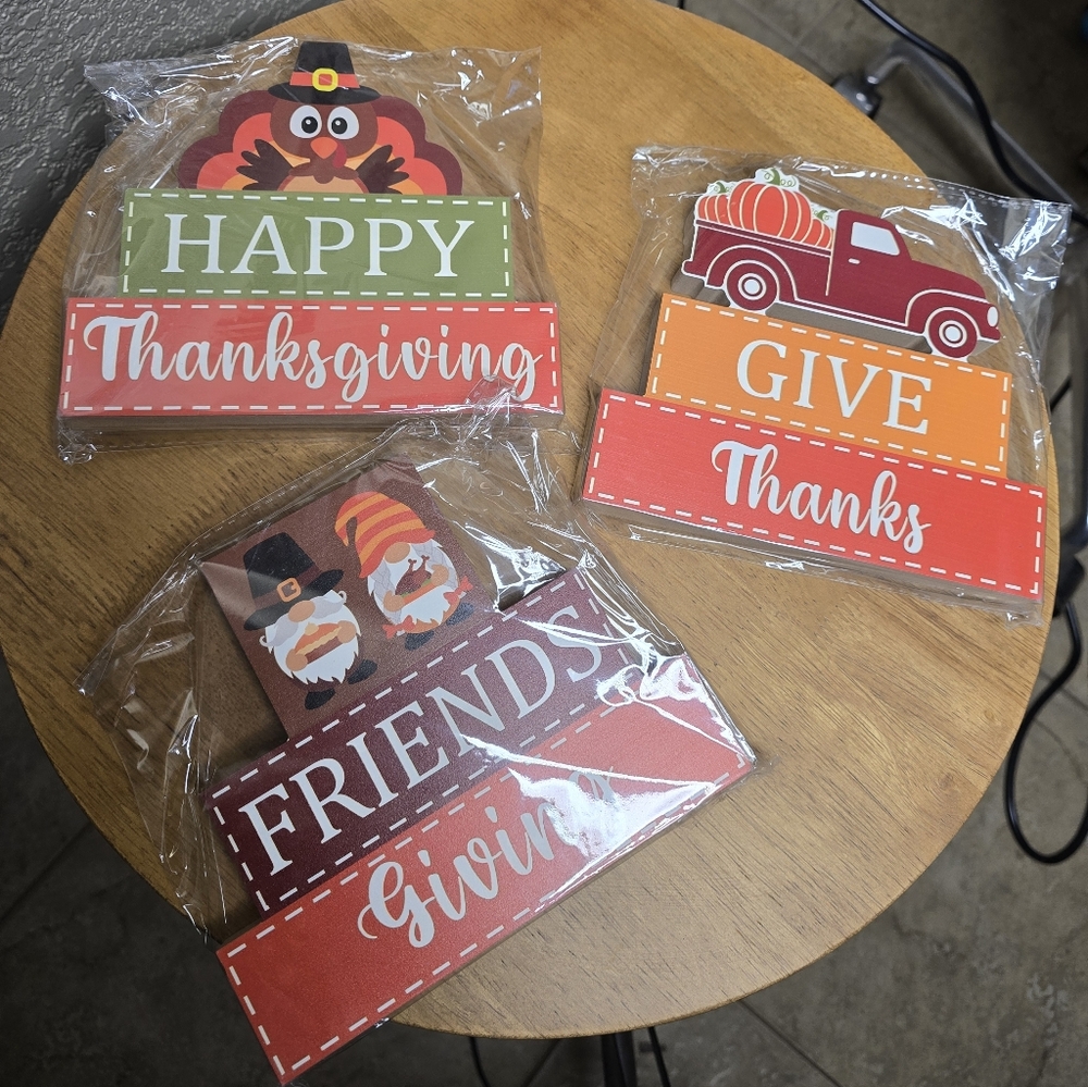 Thanksgiving Decorative Signs Set - New In Packaging.